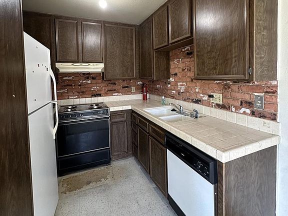 3rd image of 462 Bluffview Rd