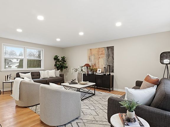 5th image of 31 Erath Dr