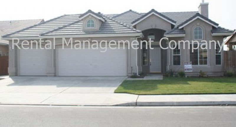 1st image of 1027 E Royal Dornoch Ave