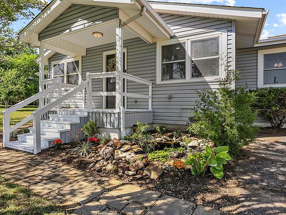 3rd image of 75 Maple Dr