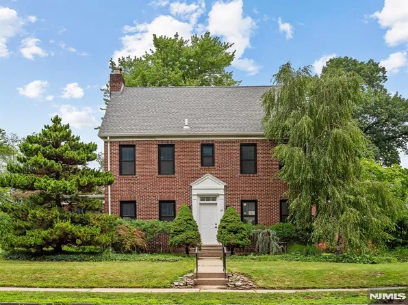 210 Spring Valley Ave, Hackensack, NJ 07601