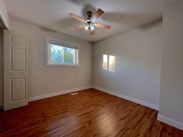 3 bedroom rental in Surrey — photo 18