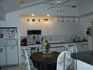 3rd image of 12 Miami Pl