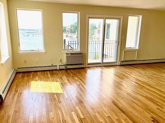 3rd image of 3316 Griswold Ave Floor 2