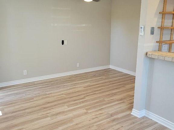 5th image of 4405 39th St APT 3