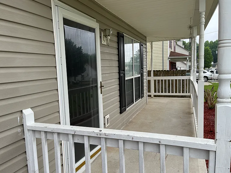 979 Hunt Rd — Photo 3
