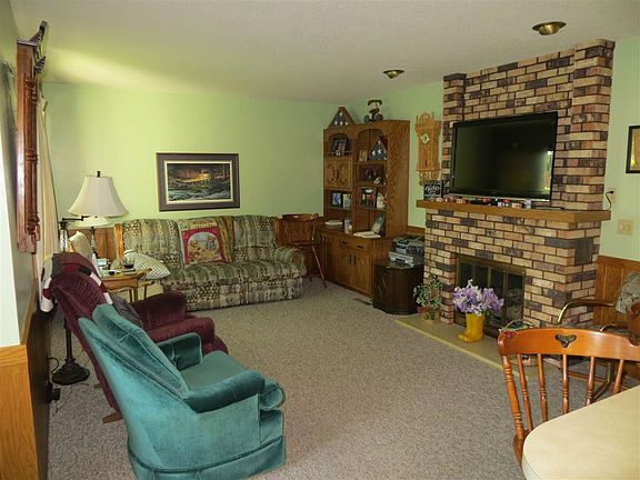 2nd image of 1014 Quinn St