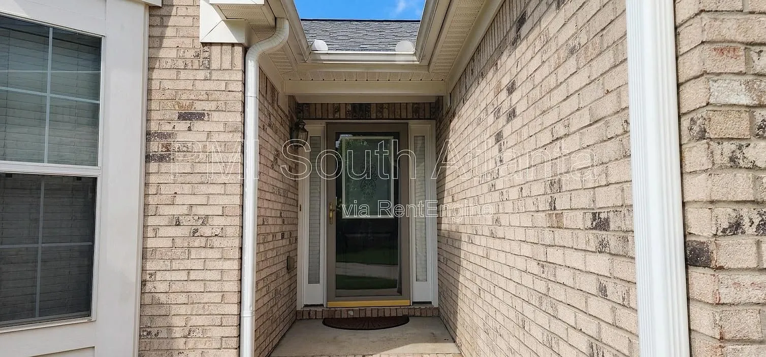 5 bed, 3.0 bath, 2656 sqft, $2,800 — Photo 2