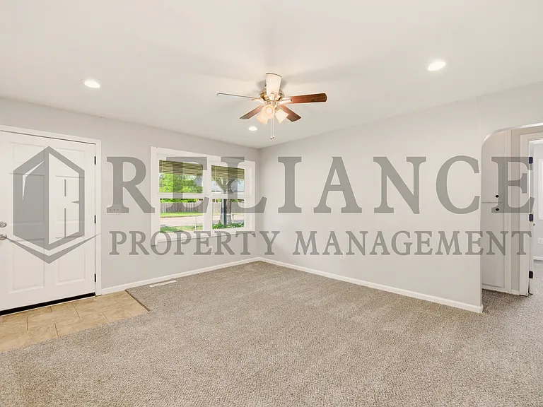 3123 W Douglas Ave — Photo 13
