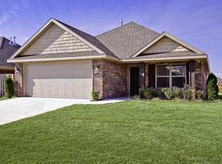 3029 N Azure Ln, Fayetteville, AR 72704