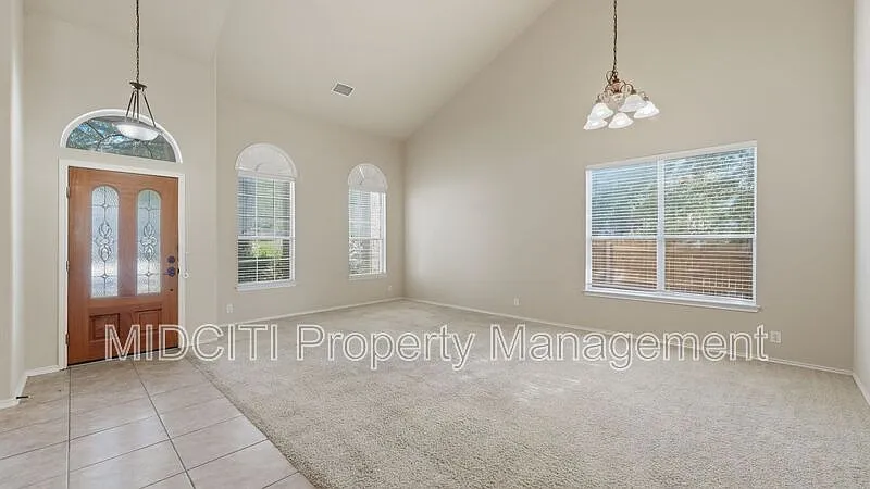 4 bed, 3.5 bath, 3185 sqft, $2,550 — Photo 3