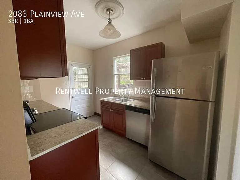 2083 Plainview Ave — Photo 6