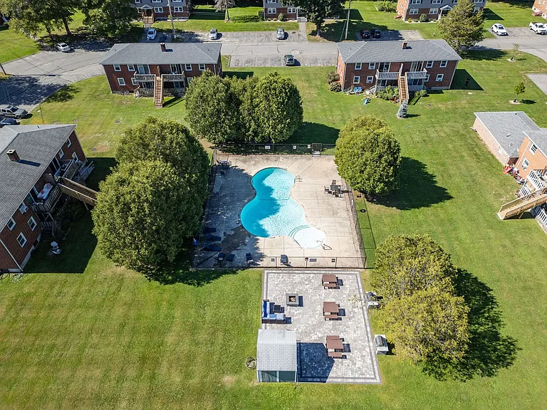 14 Manor Dr #D — Photo 1