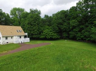 4136D River Rd, Equinunk, PA 18417