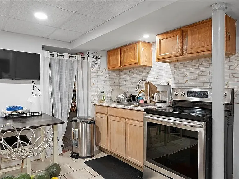 70 Dunnell Ave #B — Photo 3