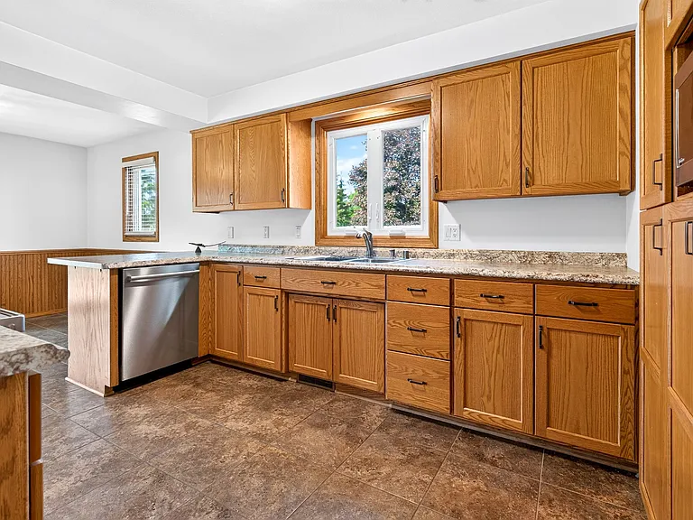 3033 W Hiawatha Dr — Photo 2