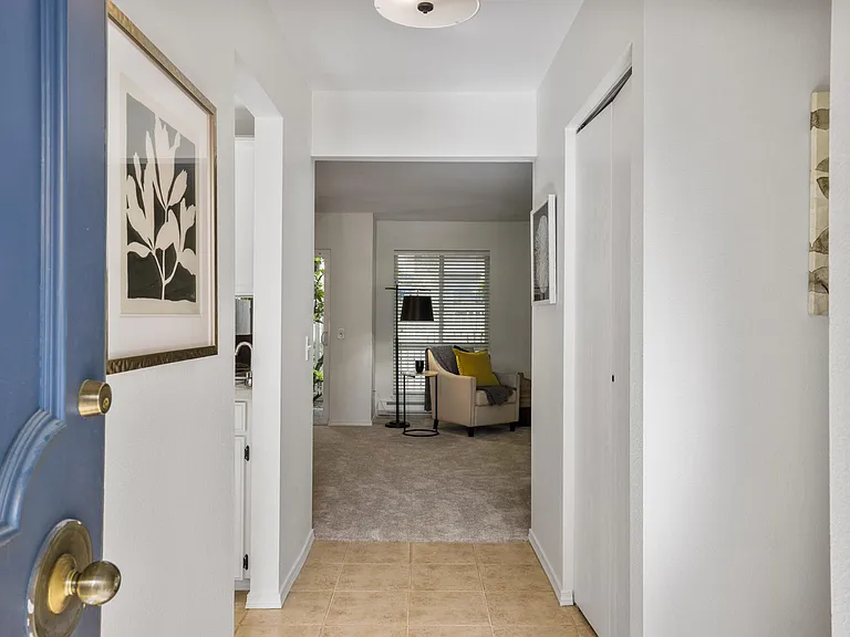 10211 NE 16th Pl #R6 — Photo 2