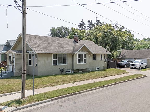 3rd image of 1021 7th Ave NW