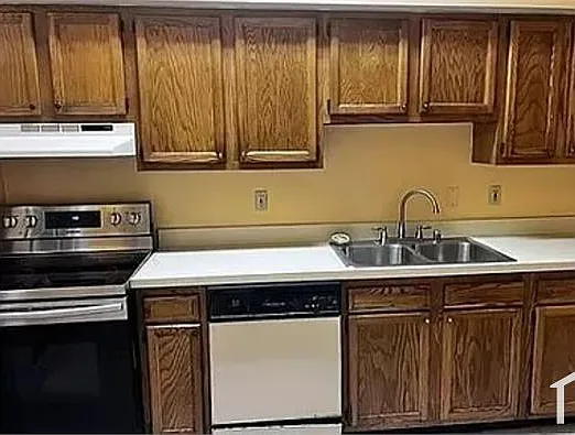 3 bed, $1,400 — Photo 2