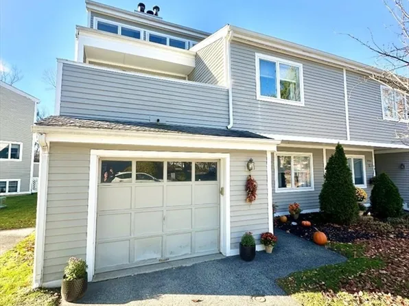 203 Pine Brook Dr #9, Peabody, MA 01960