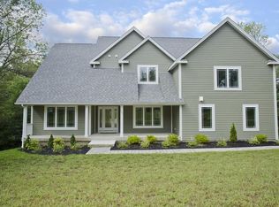 102 Lindenridge Rd, Amherst, MA 01002