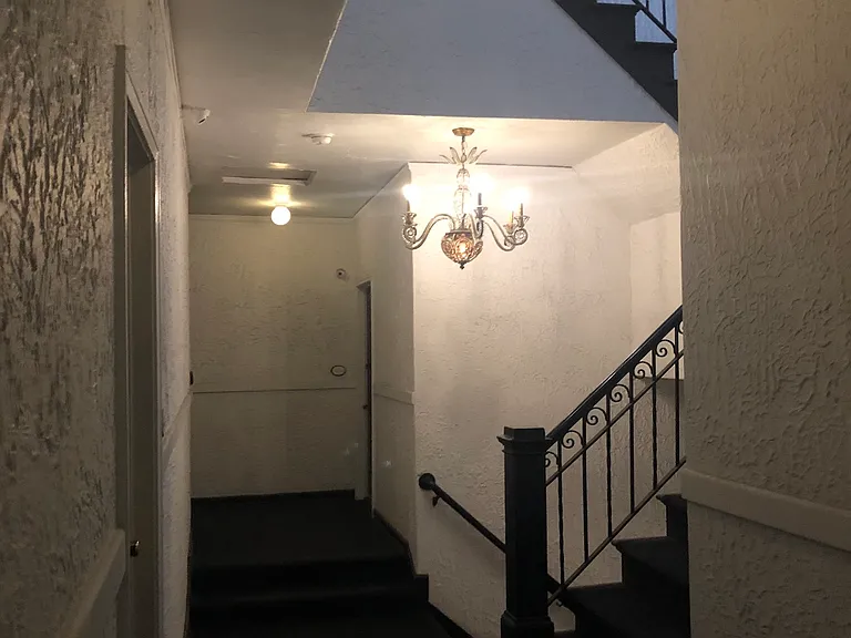707 N Ridgewood Pl #211 — Photo 20