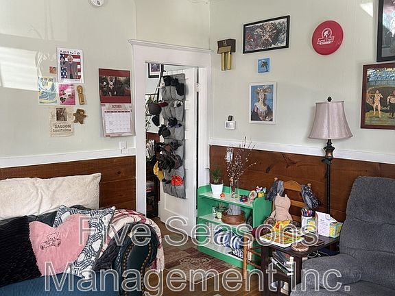 2nd image of 212-214 King St #1