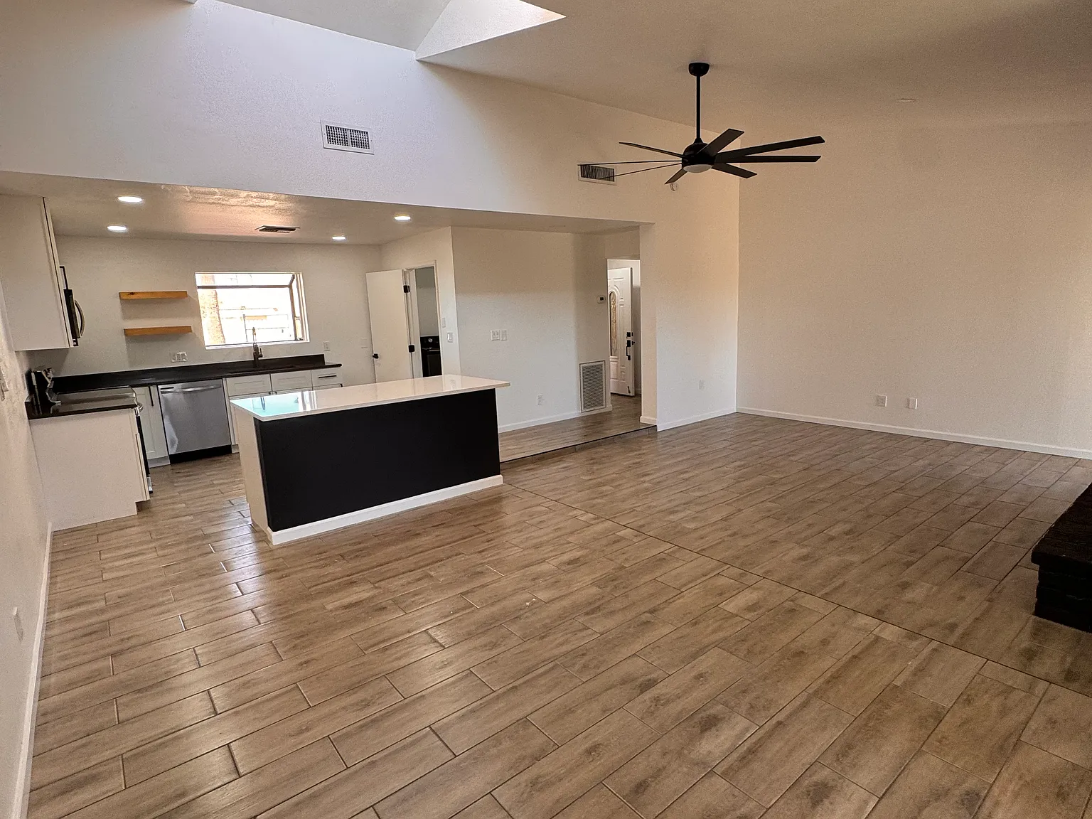 2 bed, 1262 sqft, $2,200 — Photo 4