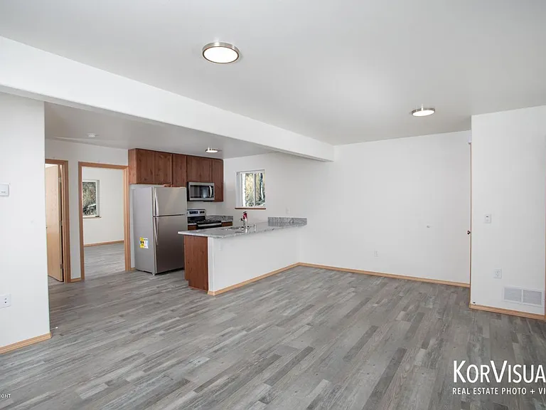 900 N Church Rd — Photo 2