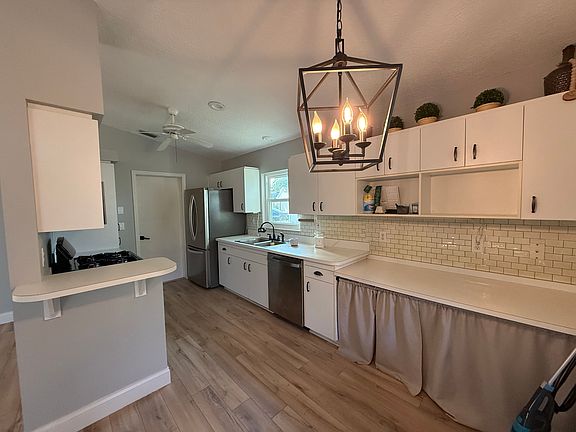 3rd image of 2700 Alicia Ln
