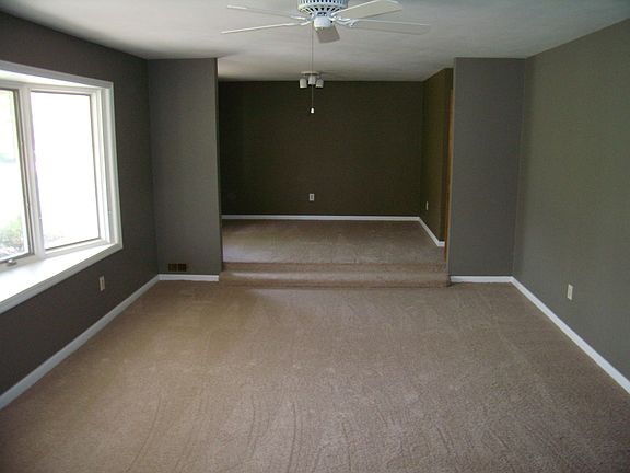 3rd image of 2317 Lakeview Dr