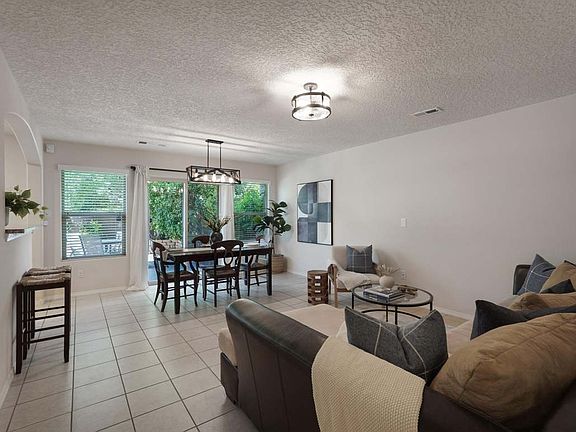 Living room/Dining room (previouly furnished)