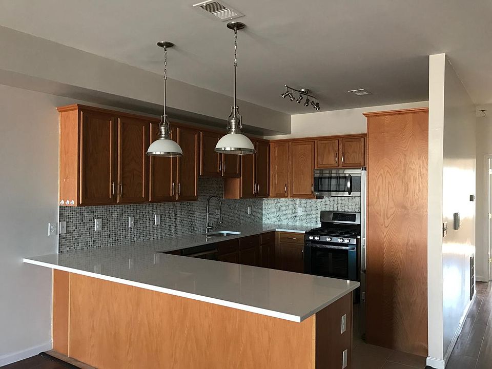 Kitchen with Granite counter and Stainless steel appliances