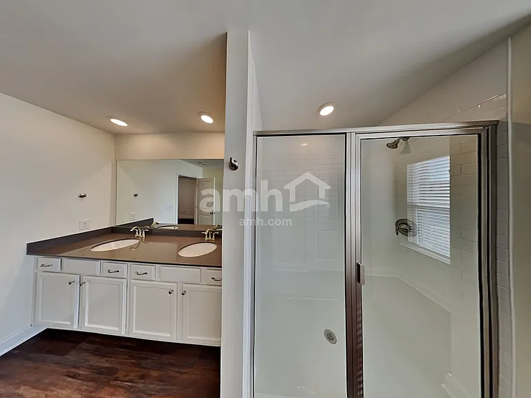 2028 Williamshire Ln — Photo 16