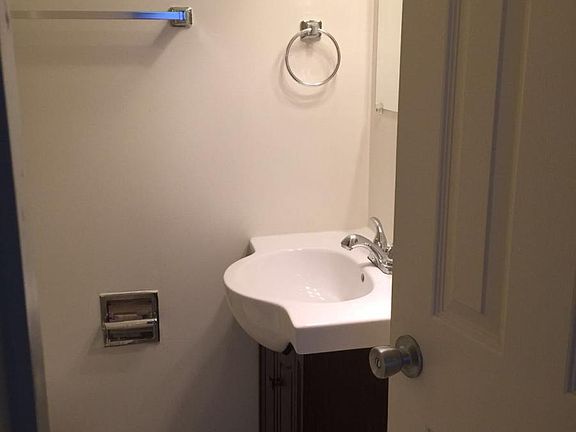 3rd image of 1015 Salisbury Ct