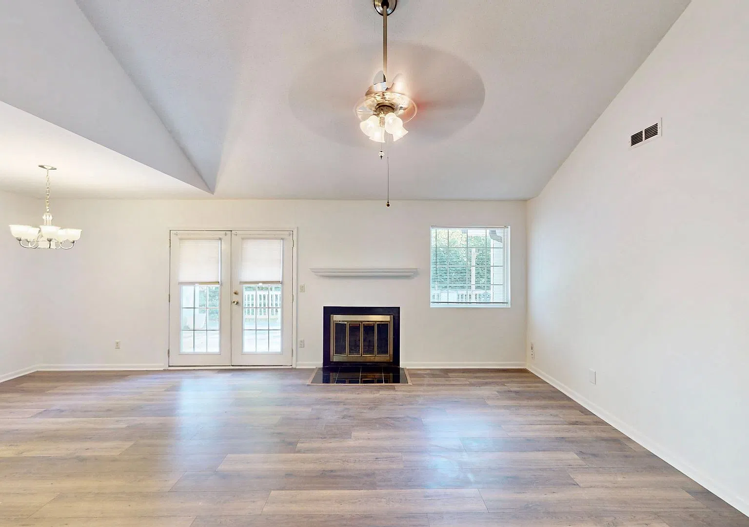 2836 Huntingtowne Farms Lane — Photo 4