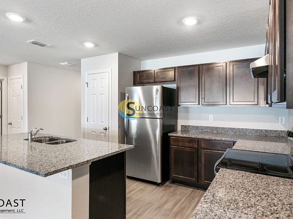 3rd image of 13 Plumtree Pl #A