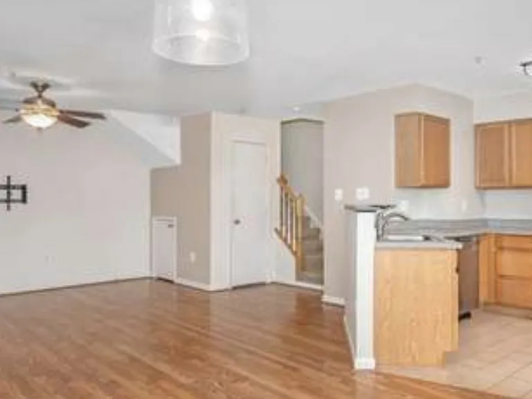4946 Whitney Ter — Photo 3