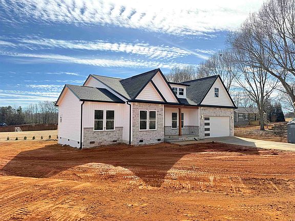 3rd image of 140 Meeting House Rd