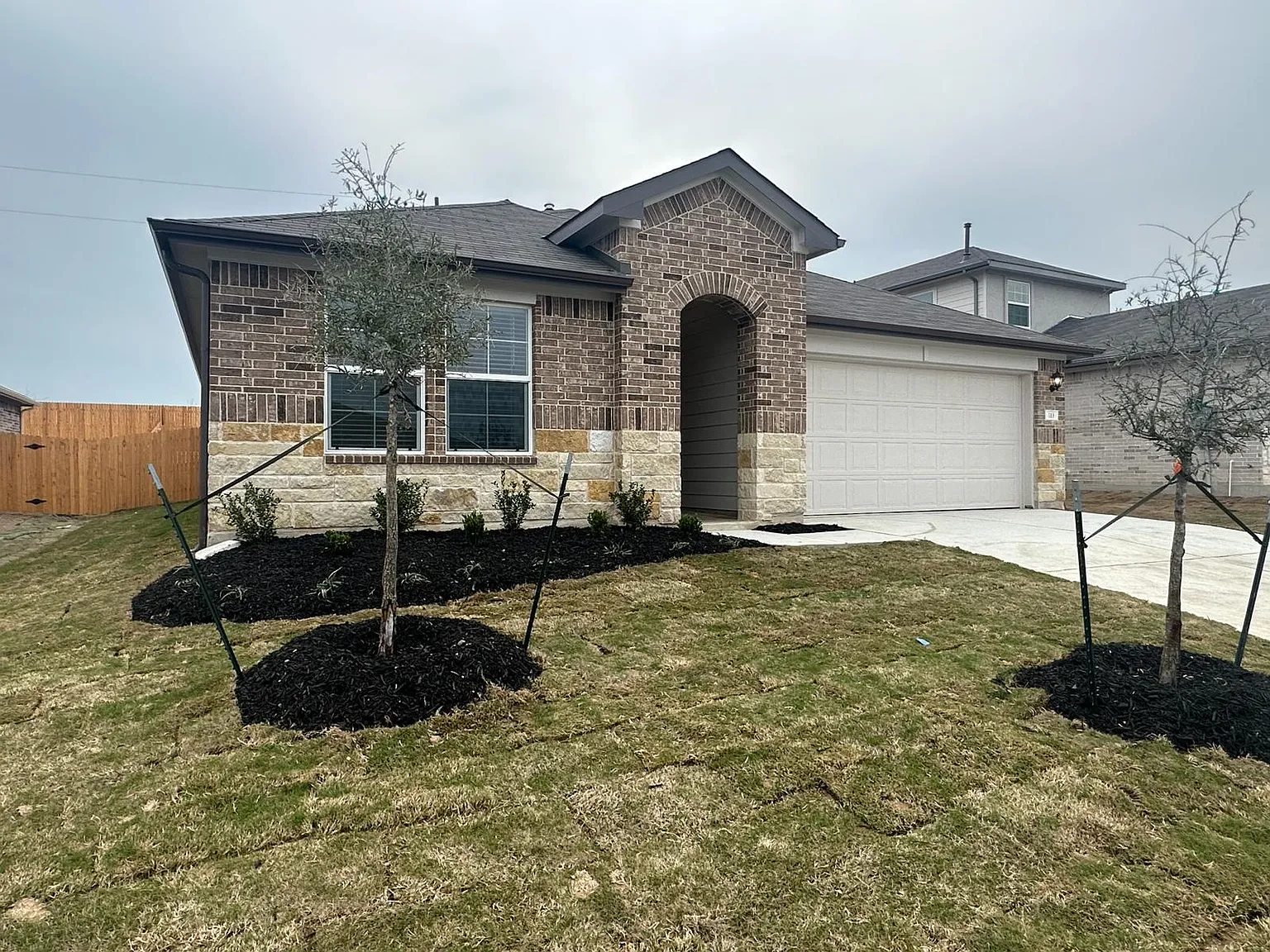 4 bed, 2096 sqft, $2,499 — Photo 2
