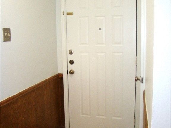 4th image of 614 Courtney Ln