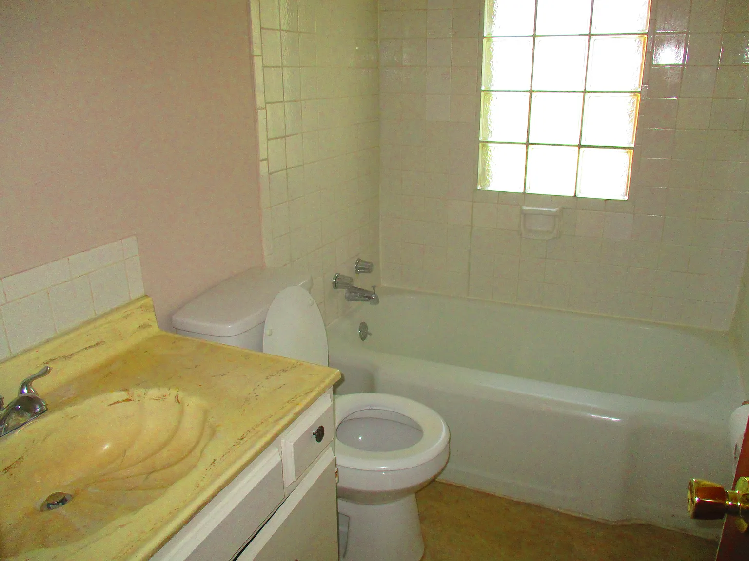 2 bed, 824 sqft, $1,575 — Photo 4