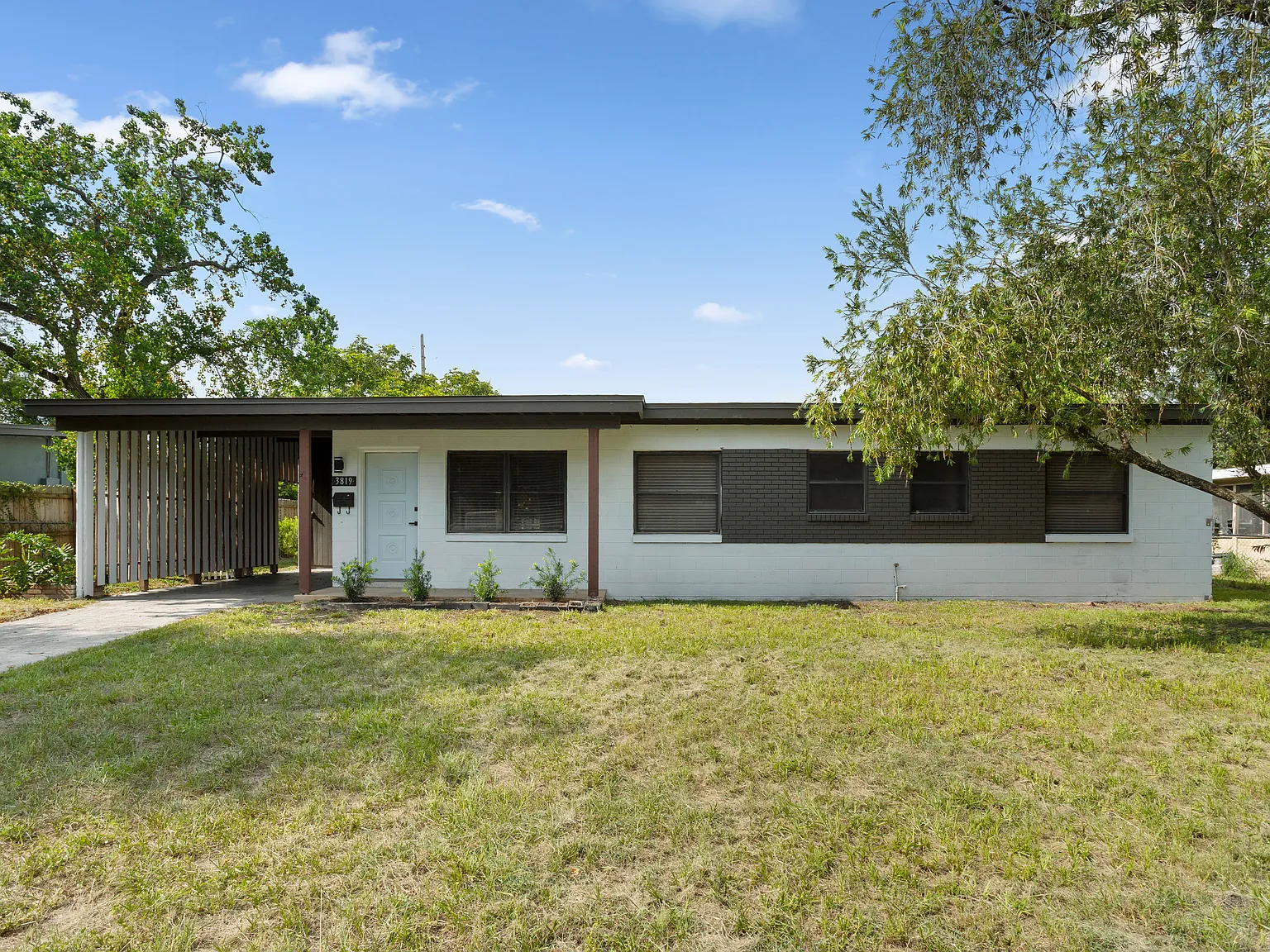3 bed, 1350 sqft, $2,500 — Photo 2