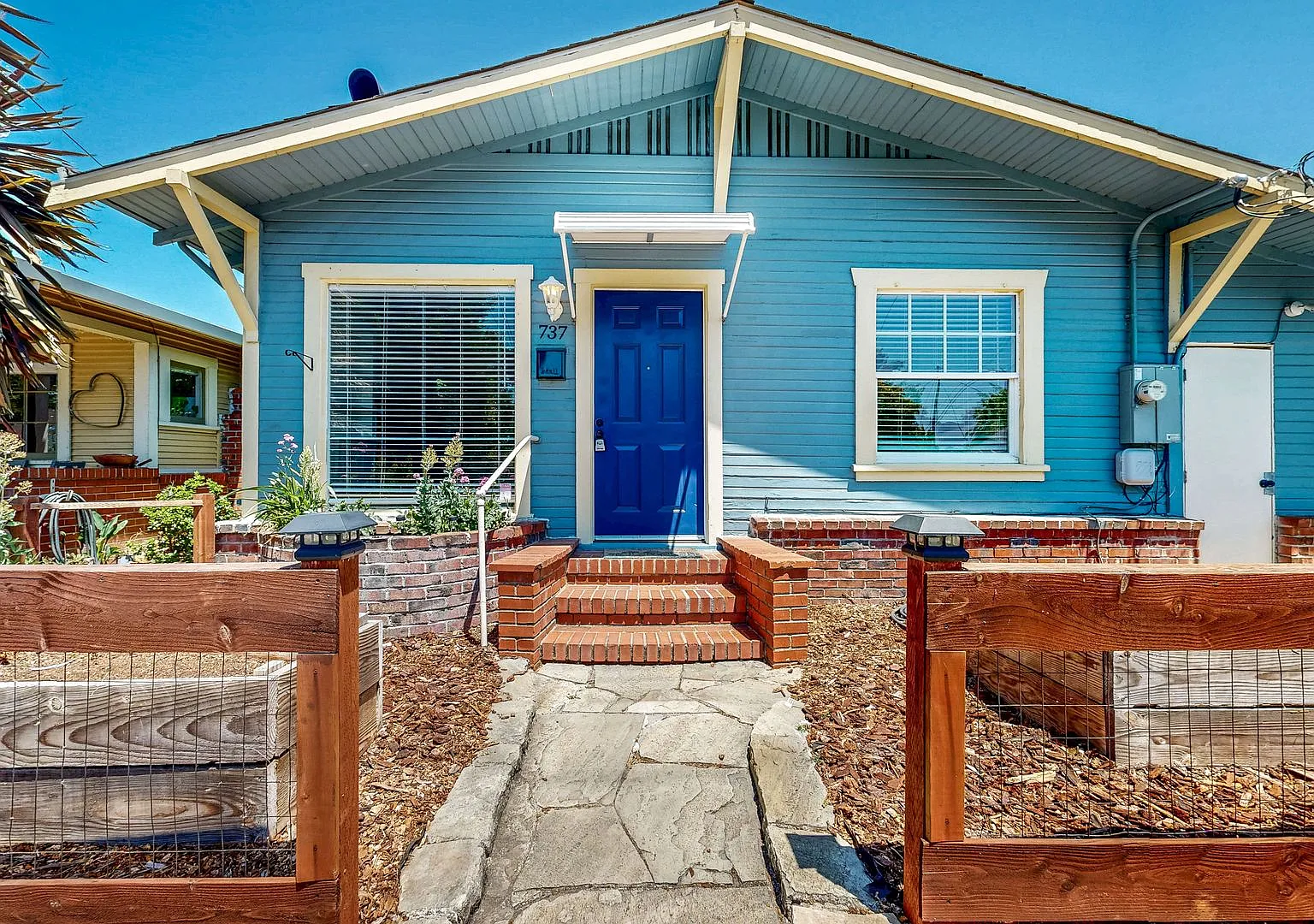 Charming 2 Bedroom 1 Bathroom Single Family Home with One Car Garage! — Photo 1