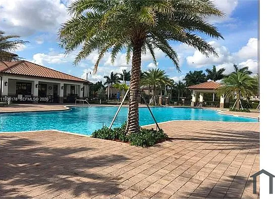 5 bed, $4,200 — Photo 1