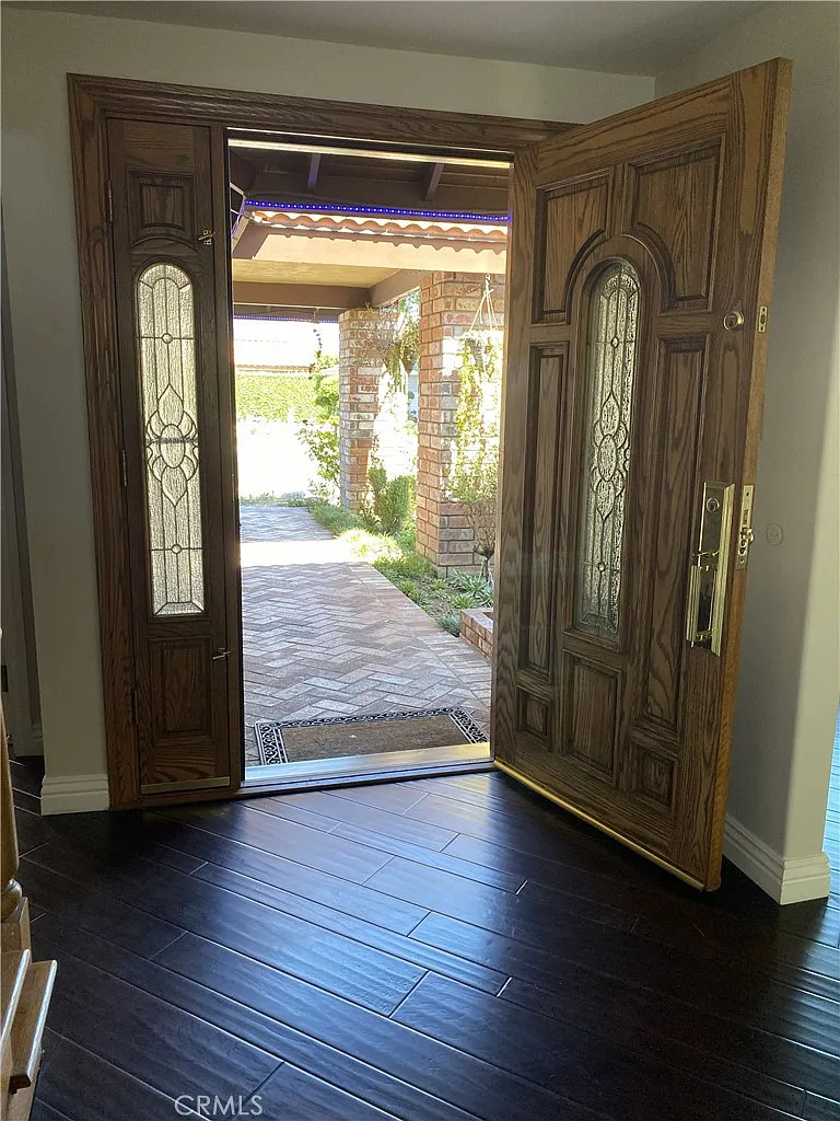3 bed, 2330 sqft, $5,400 — Photo 4