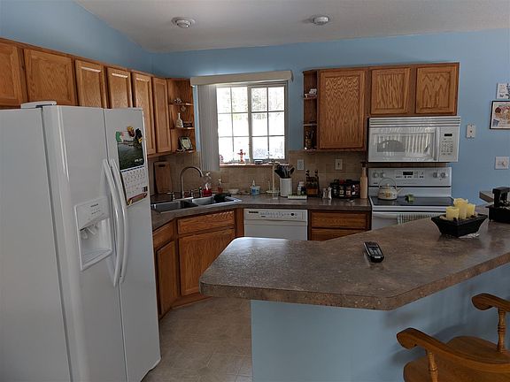 3rd image of 165 County Road Cck