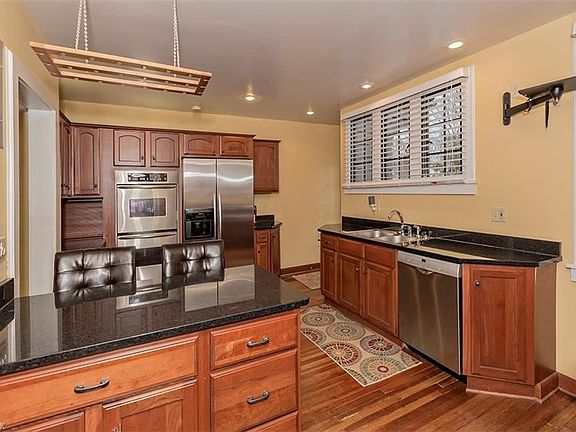 4th image of 18650 Parkland Dr