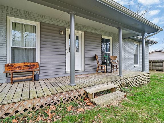 5th image of 1016 W Hill Rd