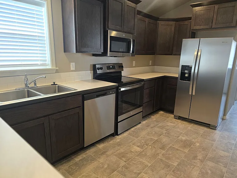 2340 SW Quartz Ave — Photo 3